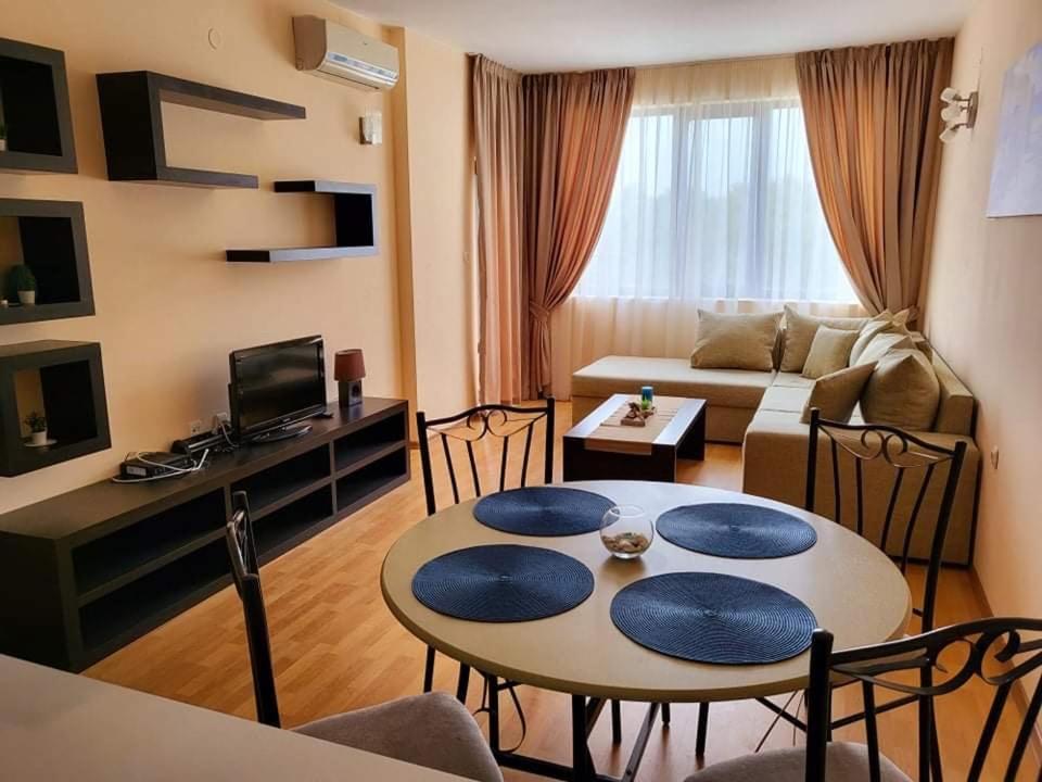 Dilov Apartments In Yalta Zlatni pjasătsi Eksteriør bilde